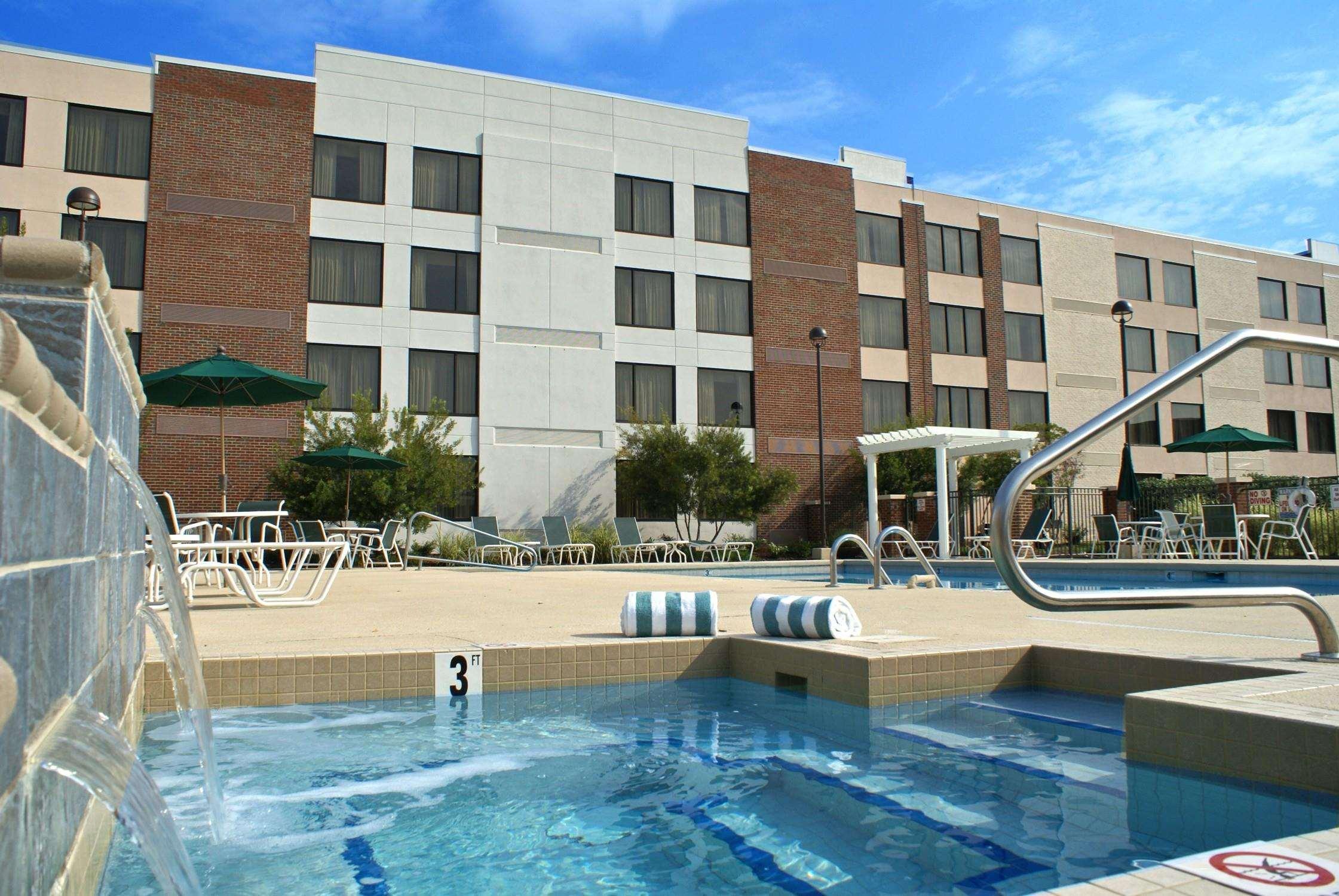 Hotel Doubletree By Hilton Rocky Mount Esterno foto