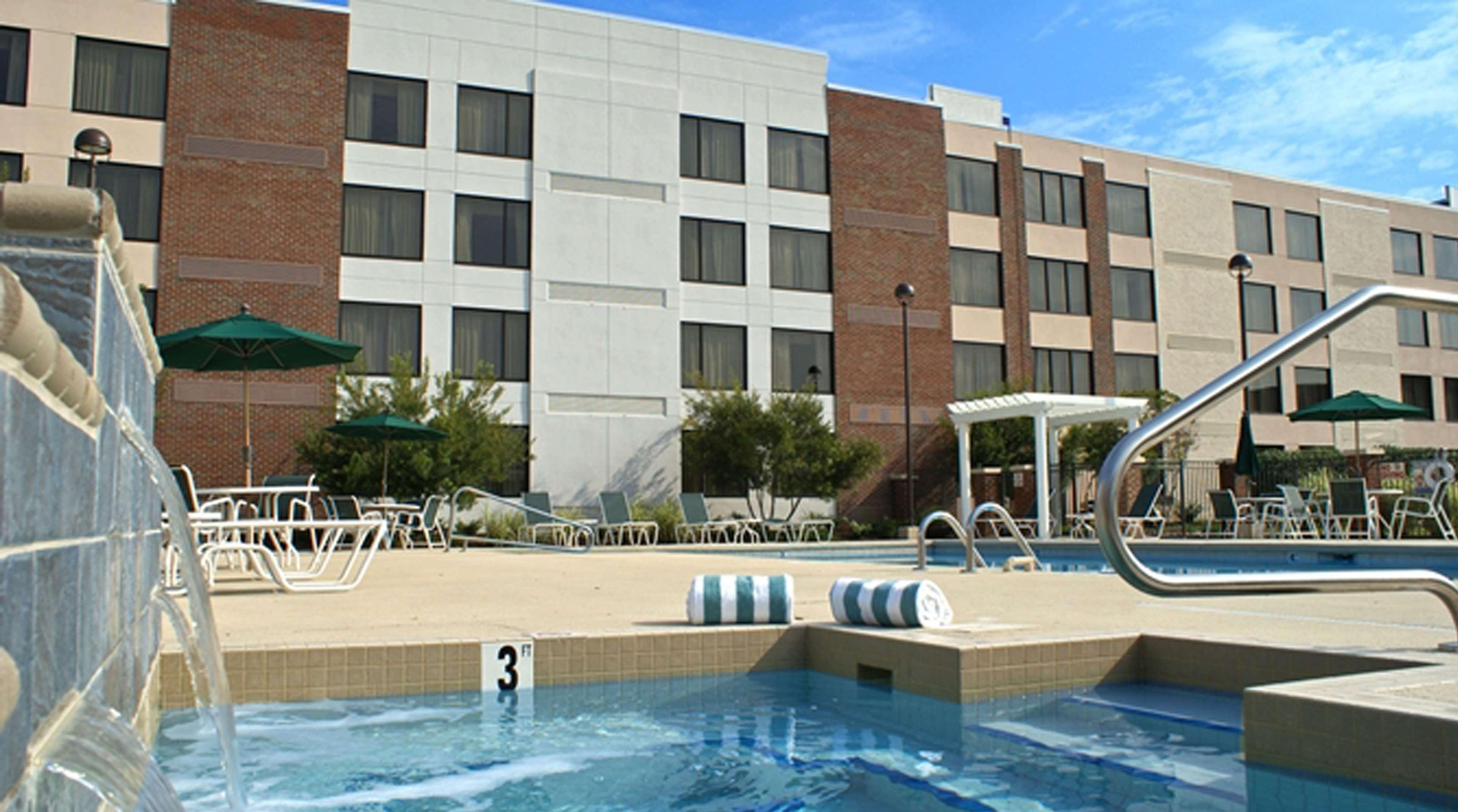 Hotel Doubletree By Hilton Rocky Mount Esterno foto