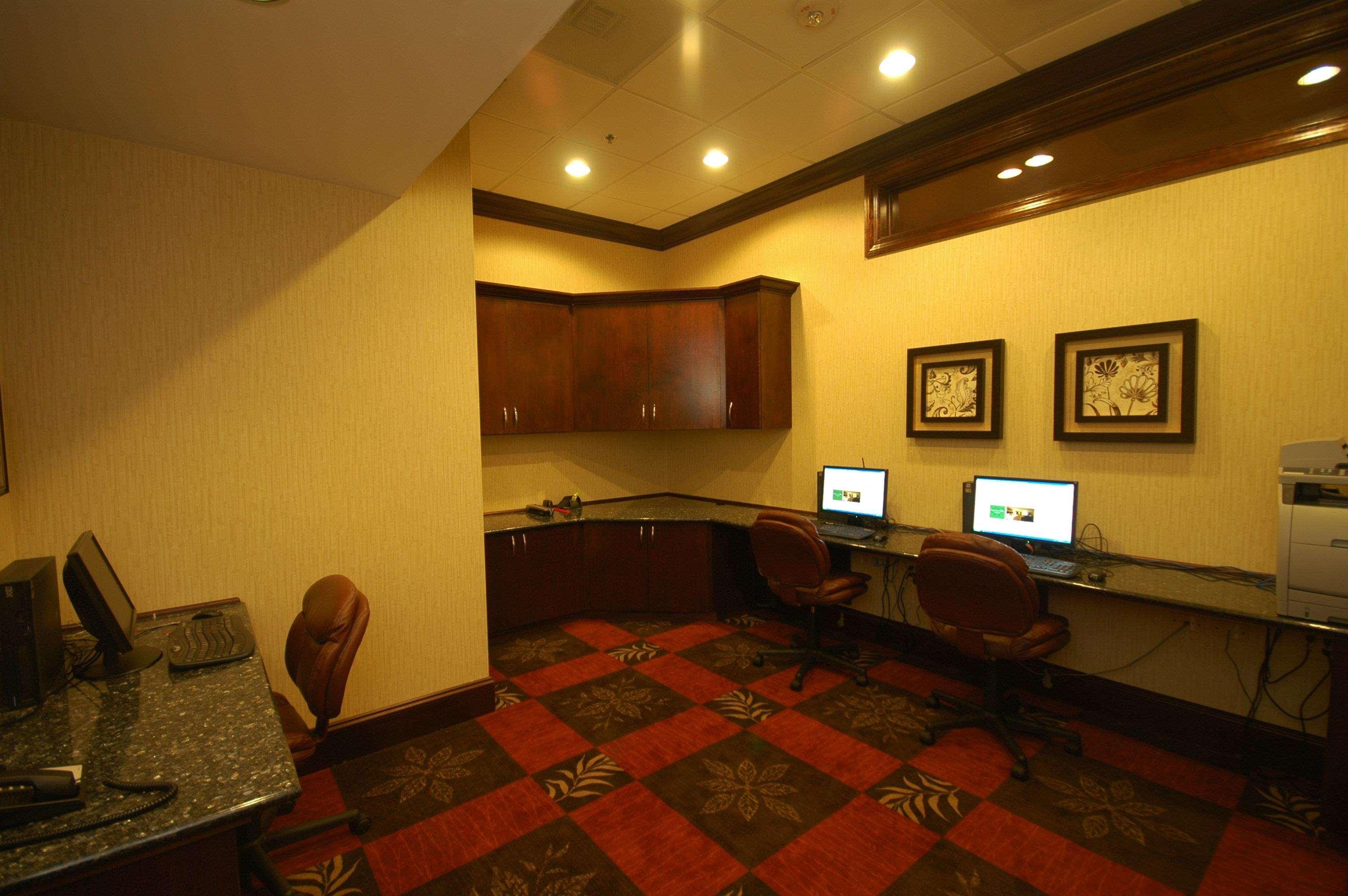 Hotel Doubletree By Hilton Rocky Mount Servizi foto